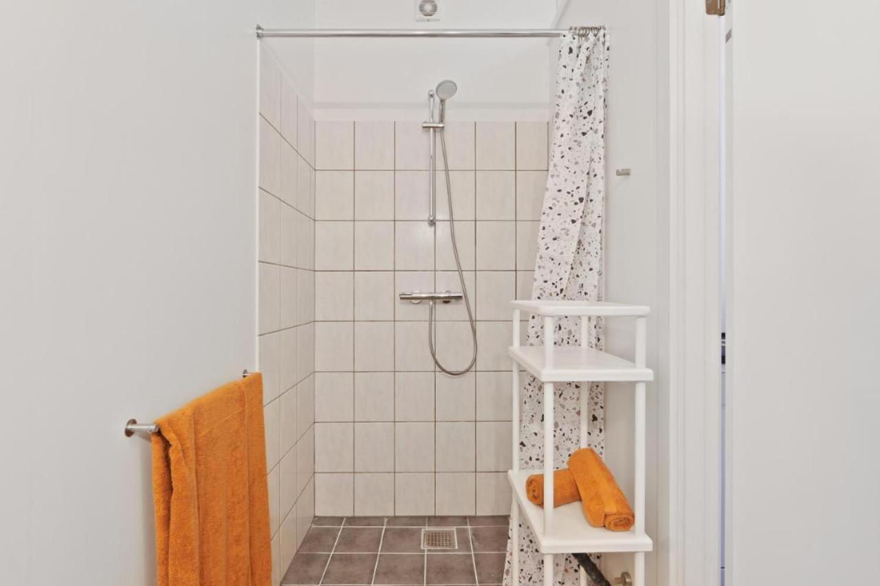 Charming - Luxurious 1 Bedroom Apartment In The Heart Of Олбор Екстериор снимка