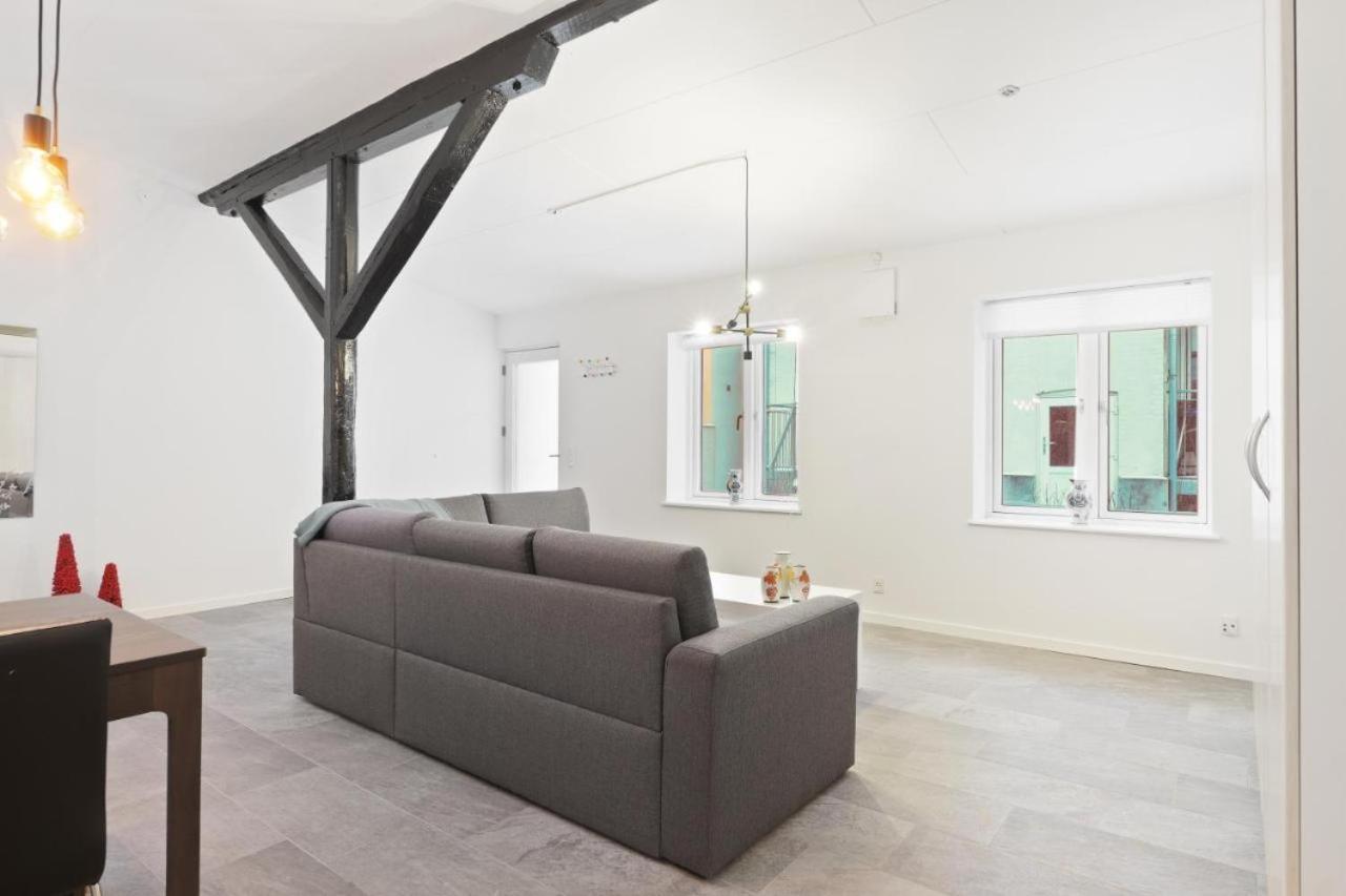 Charming - Luxurious 1 Bedroom Apartment In The Heart Of Олбор Екстериор снимка