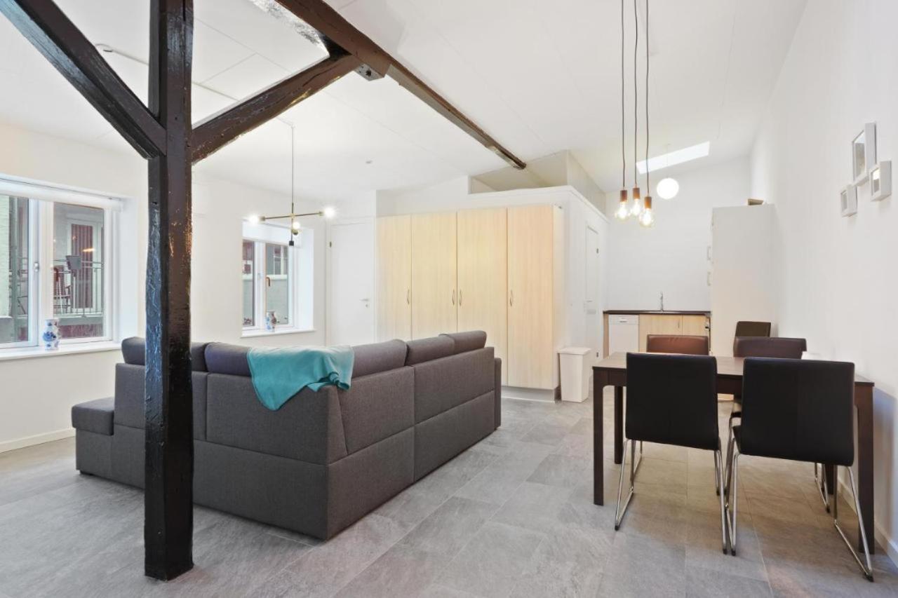 Charming - Luxurious 1 Bedroom Apartment In The Heart Of Олбор Екстериор снимка