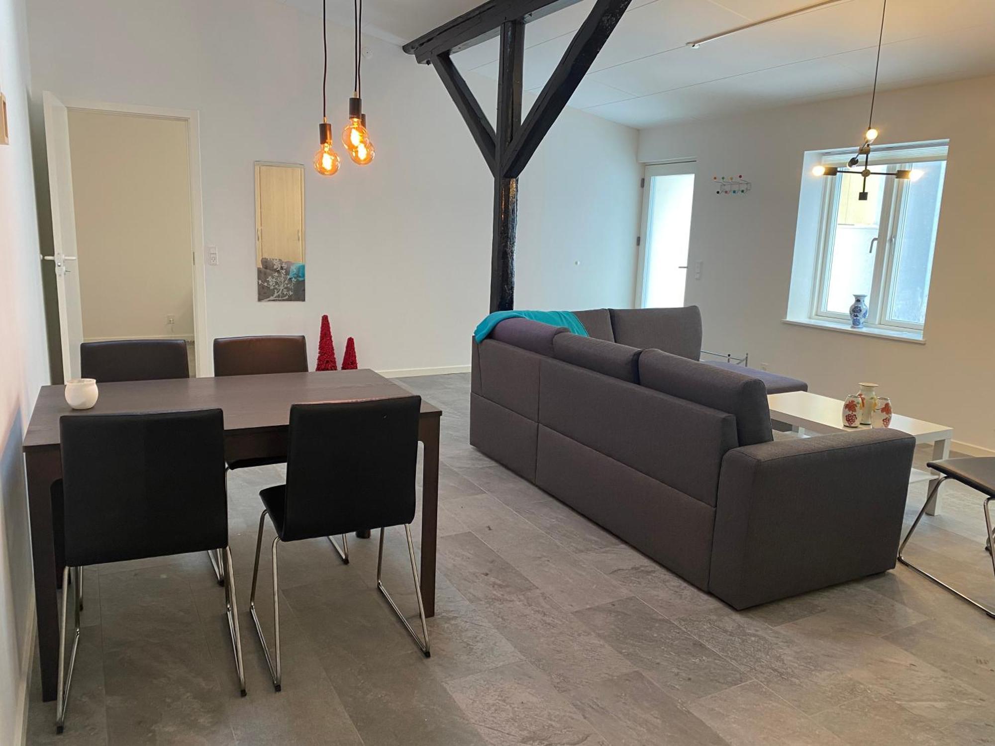 Charming - Luxurious 1 Bedroom Apartment In The Heart Of Олбор Екстериор снимка